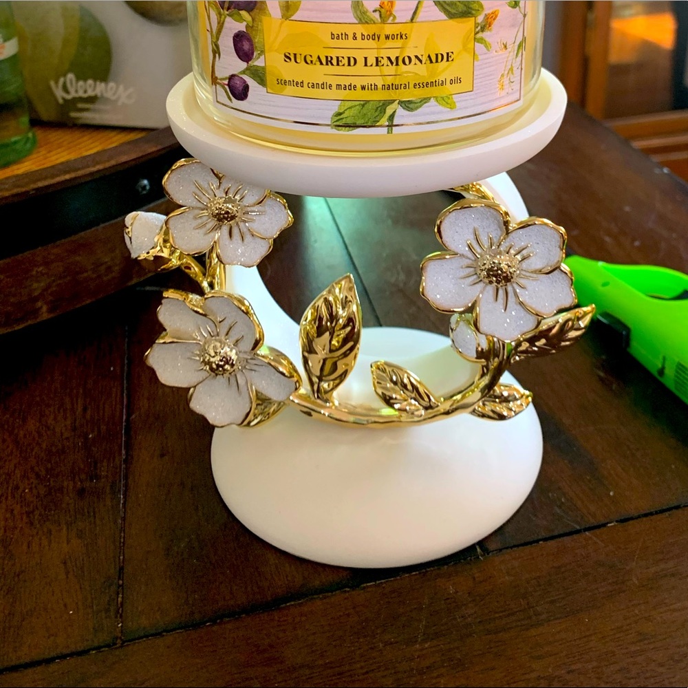 3 wick candle holder! (Candle not included )